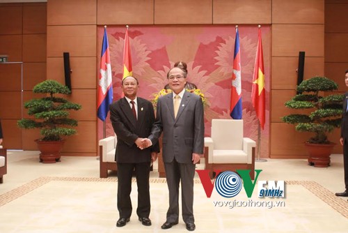 Chủ tịch Quốc hội Nguyễn Sinh Hùng tiếp Chủ tịch Quốc hội Campuchia - ảnh 1